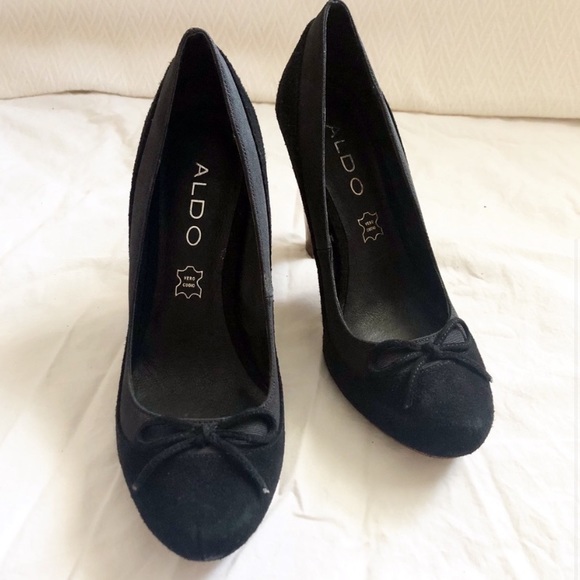 Aldo Black Classic Round Toe Wooden Heels Size 6 - Picture 2 of 3